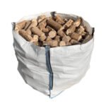 Sack mit losen Holzbriketts